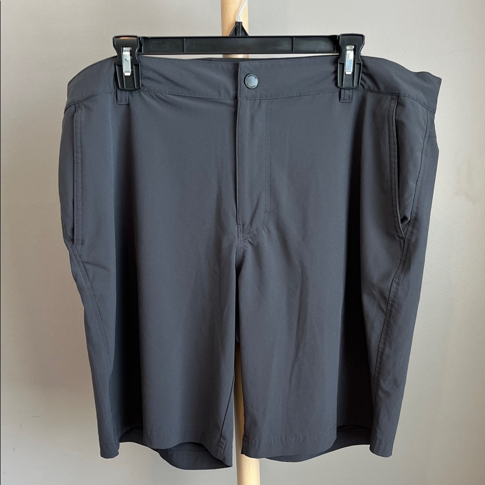 Columbia Men's Gray Flat Front Performance Shorts Reg Fit 38